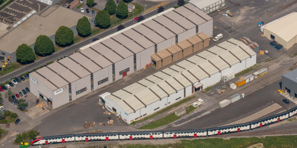Bombardier-Fabrik in Villeneuve im Waadtland: Der Zughersteller baut in der Schweiz hunderte Stellen ab. (Archivbild) Bombardier-Fabrik in Villeneuve im Waadtland: Der Zughersteller baut in der Schweiz hunderte Stellen ab. (Archivbild)