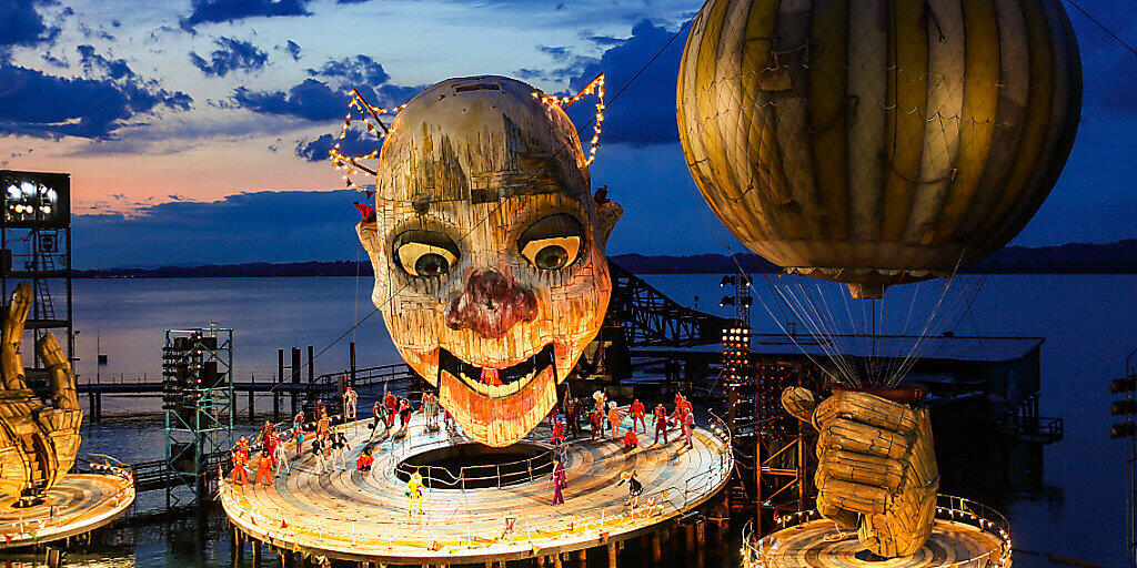 Diesen Sommer wäre wie bereits letztes Jahr Giuseppe Verdis
Oper "Rigoletto" auf der Bregenzer Seebühne aufgeführt worden. Diesen Sommer wäre wie bereits letztes Jahr Giuseppe Verdis
Oper "Rigoletto" auf der Bregenzer Seebühne aufgeführt worden.