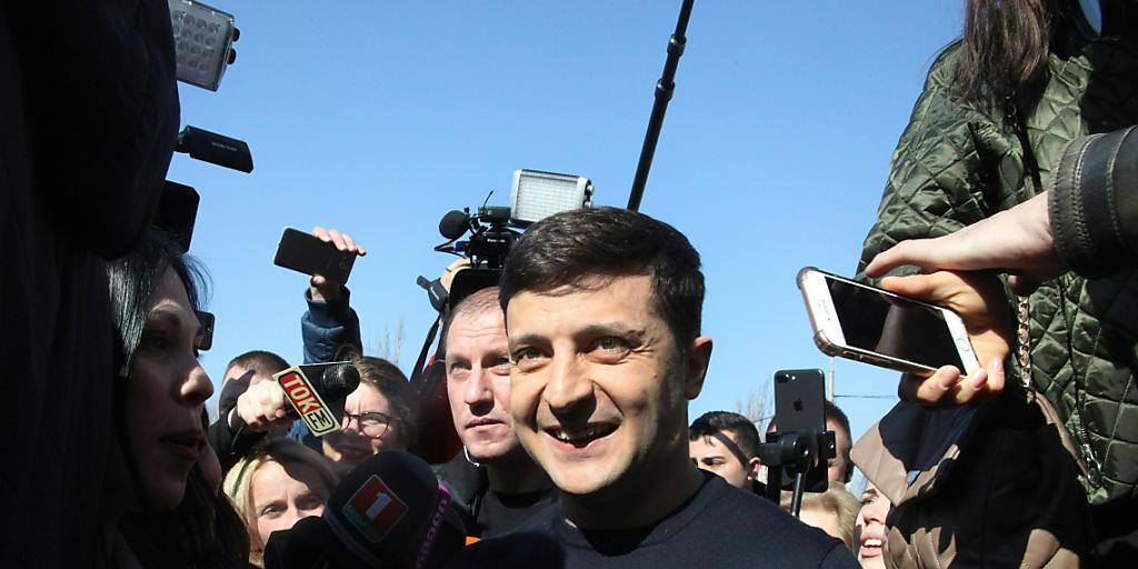 Erdrutschsieg für einen Politikneuling: Der Komiker Wolodymyr Selenskyj hat die Stichwahl um das Präsidentenamt in der Ukraine am Sonntag klar für sich entschieden. (Archivbild)