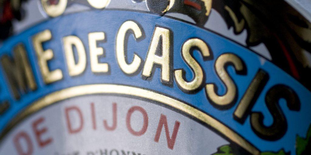 Aus einem Urteil des EU-Gerichtshofes zum Import von Cassis-Likör nach Deutschland wurde das Cassis-de-Dijon-Prinzip abgeleitet. In der Schweiz gilt es seit 2010