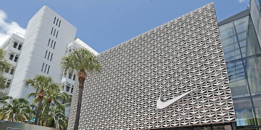 Die schwächelnde Zweitmarke Converse drückt beim Sportartikelhersteller Nike auf den Gewinn. (Archivbild)