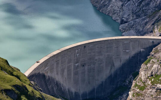 Im Nationalrat haben am Montag die geplanten Subventionen für Grosswasserkraftwerke erneut für Diskussionen gesorgt. Die Gegner unterlagen jedoch. (Symbolbild)