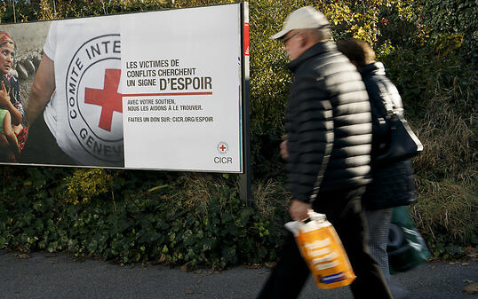 Das Rote Kreuz setzt bei der Finanzierung von Entwicklungsprojekten neu auch auf Crowdfunding-Kampagnen. (Symbolbild)