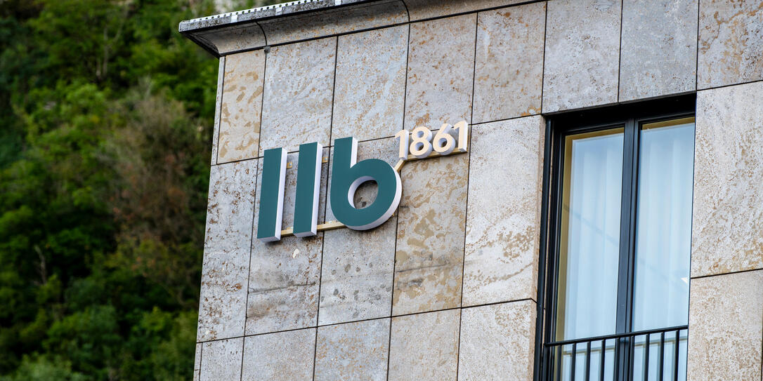 LLB wechselt ihr Logo am Hauptsitz, Vaduz LLB wechselt ihr Logo am Hauptsitz, Vaduz