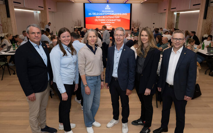 Der LOC-Vorstand mit Urban Laupper, Julia Hassler, Johanna Heeb, Pr&auml;sident Stefan Marxer, Vizepr&auml;sidentin Prinzessin Anunciata sowie Benjamin Fischer (v.l.).