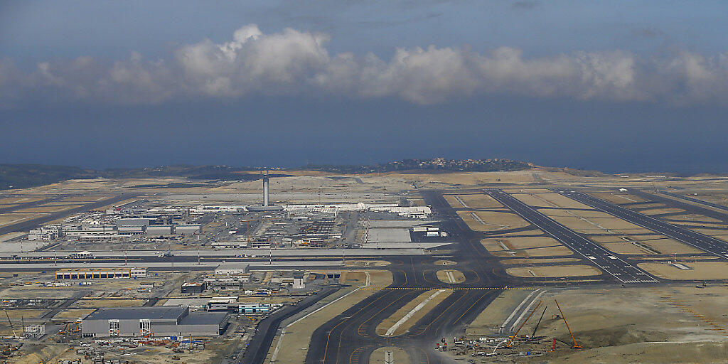 Neuer Flughafen in Istanbul wird in Betrieb genommen. (Archivbild) Neuer Flughafen in Istanbul wird in Betrieb genommen. (Archivbild)