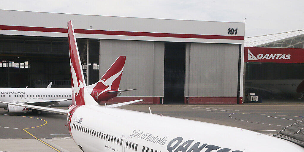 Zwei Maschinen des Typs Boeing 737 der australischen Fluggesellschaft Qantas am Flughafen von Sydney. (Archivbild)