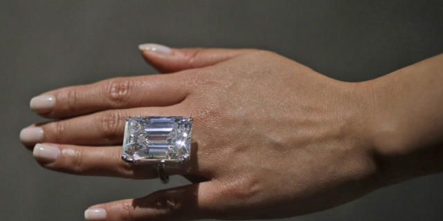 Aussergewöhnlich makellos: der versteigerte Edelstein (Archiv)