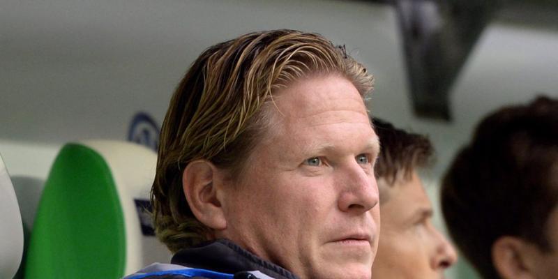 Skeptischer Blick bei Hoffenheims Trainer Markus Gisdol - er muss um seinen Job bangen