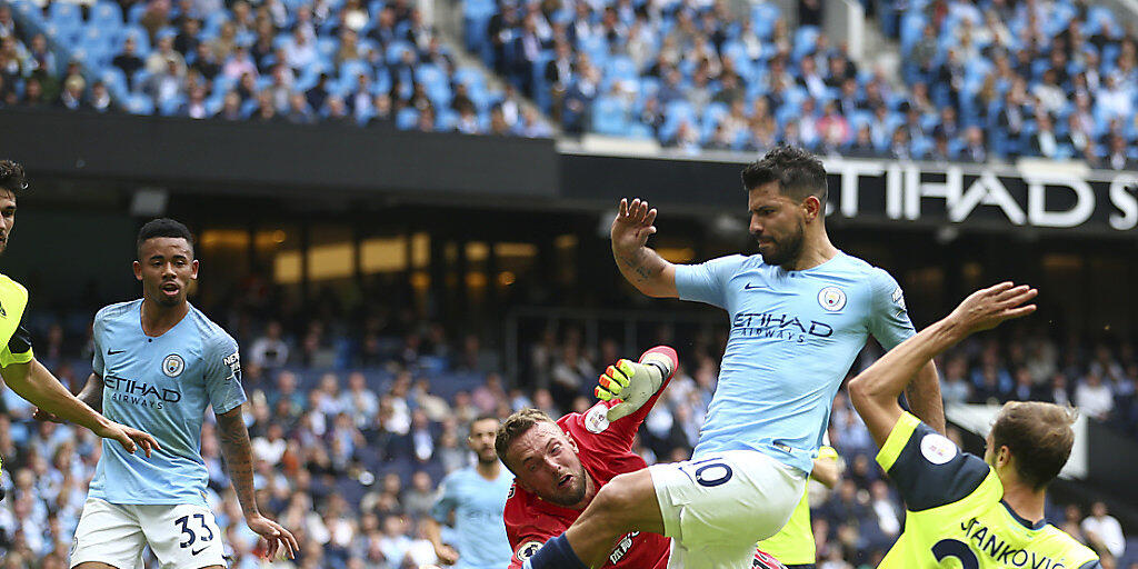 Manchester Citys Sergio Agüero erzielt sein drittes Tor gegen Huddersfield Town