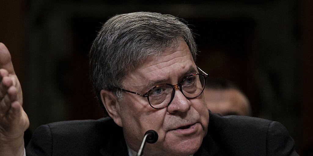 US-Justizminister Barr hatte dem Kongress am 24. März eine eigene vierseitige Zusammenfassung des fast 400 Seiten umfassenden Berichts  von FBI-Sonderermittler Mueller zur Russland-Untersuchung zukommen lassen. Nun will er den in Teilen geschwärzten Bericht veröffentlichen.  (Archivbild)