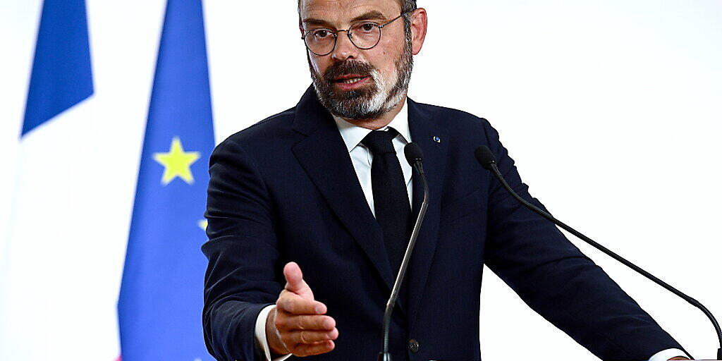 Regierungschef Édouard Philippe kündigt am Donnerstag in einer am Fernsehen übertragenen Rede weitgehende Lockerungen der Corona-Massnahmen an. Regierungschef Édouard Philippe kündigt am Donnerstag in einer am Fernsehen übertragenen Rede weitgehende Lockerungen der Corona-Massnahmen an.