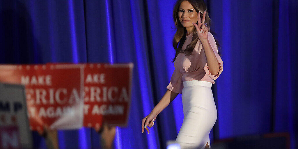 In Slowenien ist eine Bronzefigur der US-Präsidentengattin Melanie Trump enthüllt worden. (Archivbild) In Slowenien ist eine Bronzefigur der US-Präsidentengattin Melanie Trump enthüllt worden. (Archivbild)