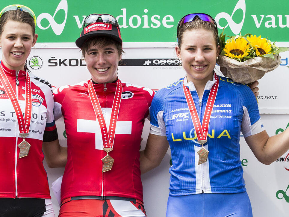 Mountainbikerin Andrea Waldis (im blauen Dress) verpasste an der Bahn-EM eine Medaille denkbar knapp (Archivbild)