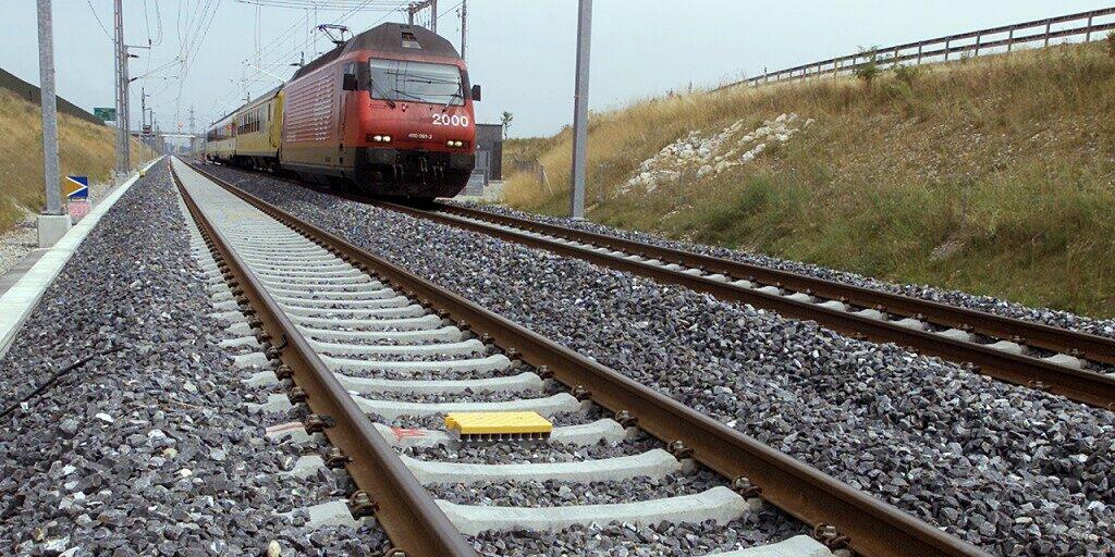 Auf dem SBB-Schienennetz sind in den vergangenen Monaten zwei Fehler im Zugsicherungssystem entdeckt worden. (Archivbild) Auf dem SBB-Schienennetz sind in den vergangenen Monaten zwei Fehler im Zugsicherungssystem entdeckt worden. (Archivbild)