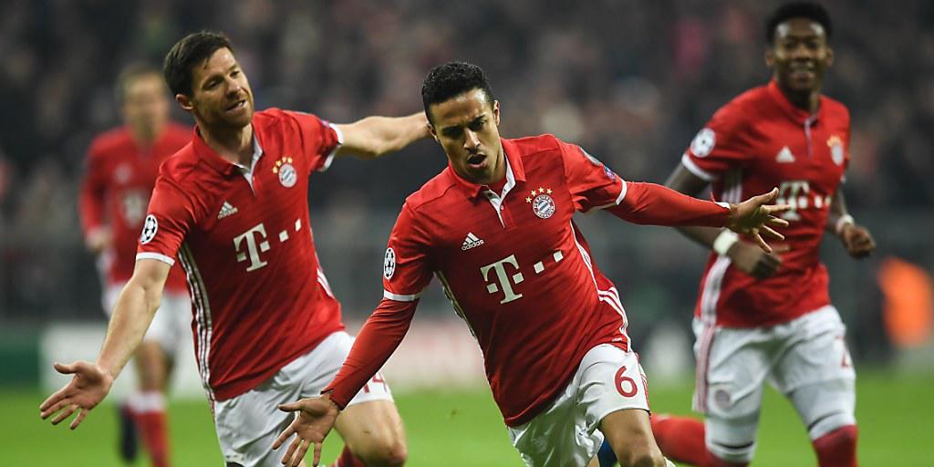 Der FC Bayern München im Höhenflug: Thiago Alcantara (vorne) traf gegen Arsenal gleich doppelt Der FC Bayern München im Höhenflug: Thiago Alcantara (vorne) traf gegen Arsenal gleich doppelt