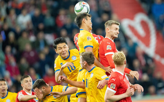 Das letzte Spiel in dem die Kasachen auf eine deutschsprachige Mannschaft trafen war im vergangenen November gegen Österreich. In Almaty gewann die Gastmannschaft 0:2.