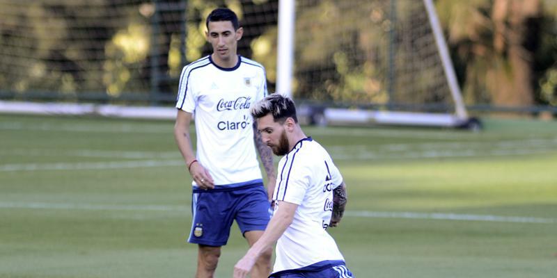 Lionel Messi (im Vordergrund) steht mit Argentinien unter Druck