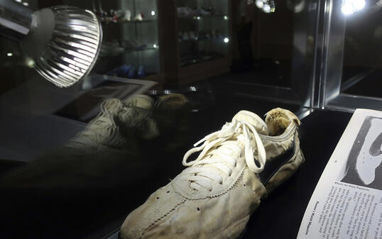 War einem kanadischen Sammler über 400'000 Dollar wert: ein Paar fast 50 Jahre alter Nike-Sportschuhe. (Archivbild)