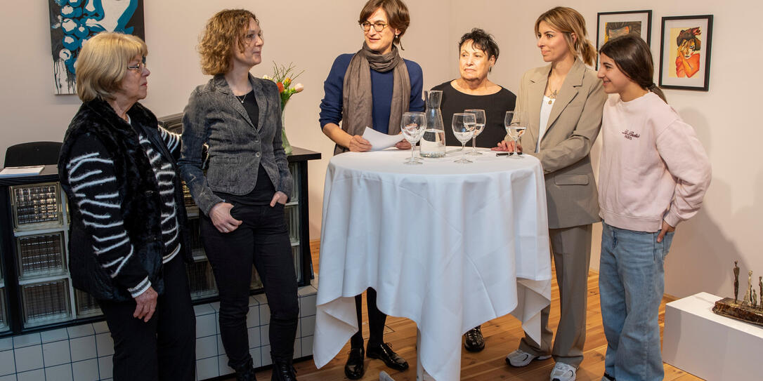 Vernissage &laquo;Kunst verbindet&raquo; mit Gerti Tkavc, Sabine Reginato,