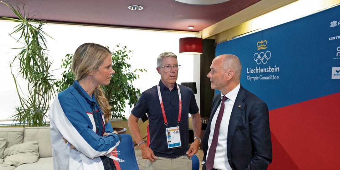 Zwischen der Regierung (Sportminister Hubert Büchel, links) und dem LOC (Präsident Stefan Marxer und Vizepräsidentin Prinzessin Anunciata) existiert eine Leistungsvereinbarung. Das Land spricht im Vierjahres-Zyklus Geld für den Liechtensteiner Sport. Im Oktober oder November wird im Landtag wieder entschieden.