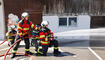Schluss&uuml;bung beim Kurs f&uuml;r neue Feuerwehrleute beim "Restaurant L&ouml;wen&raquo; in Gamprin-Bendern.