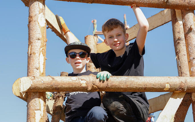 Kinder bauen Funken in Schaanwald