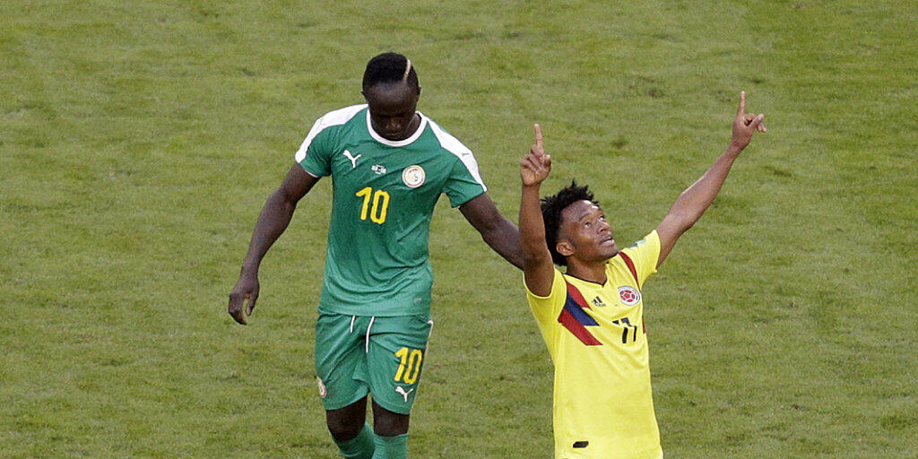 Kolumbiens Cuadrado jubelt, Senegals Sadio Mané zieht geschlagen davon