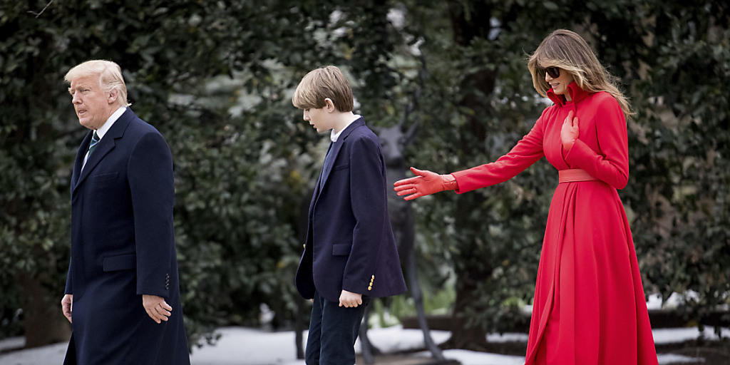 Melania und Barron Trump zu Besuch beim US-Präsidenten im Garten des Weissen Hauses (Archiv)