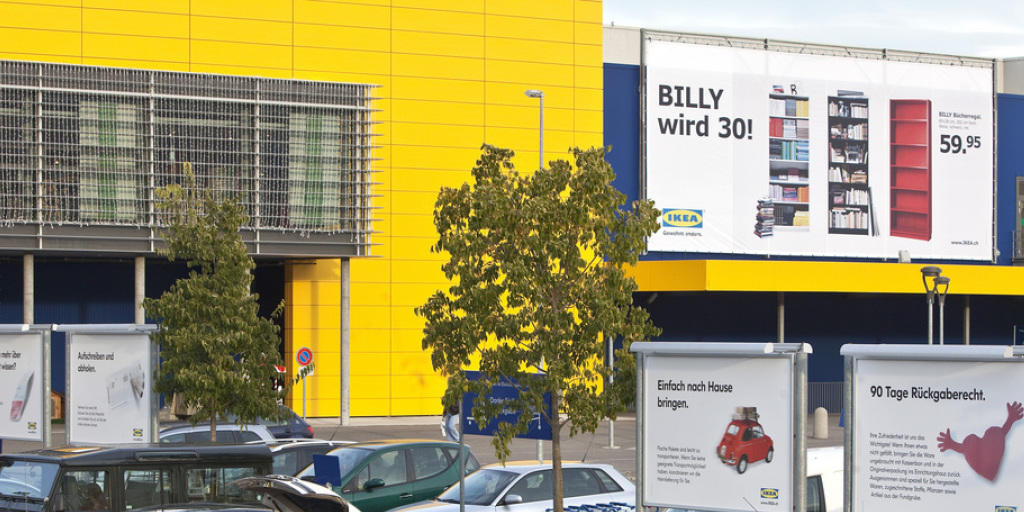 Die fast 4000 Parkpl&auml;tze des Shopping-Center-Komplexes in Spreitenbach sind teilweise v&ouml;llig belegt (Archivbild).