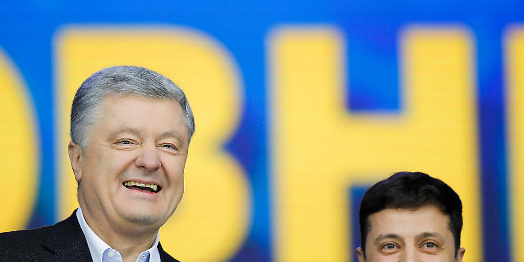 Vor der Stichwahl um das Präsidentenamt in der Ukraine haben sich die Kandidaten, Amtsinhaber Poroschenko und der Komiker Selenskyj, im Olympiastadion eine hitzige Debatte geliefert.