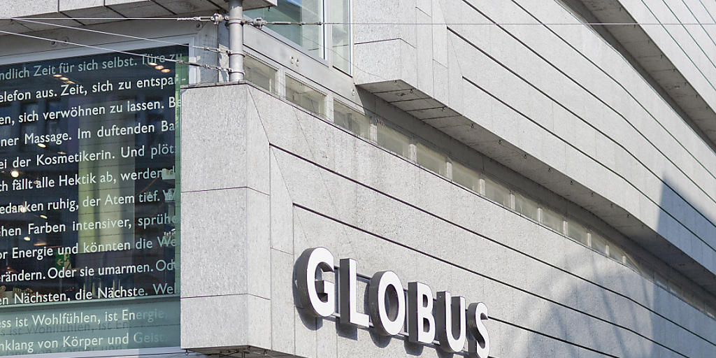 Globus reagiert auf Frankenstärke, Einkaufstourismus und die Konkurrenz von Online-Händlern mit Entlassungen.