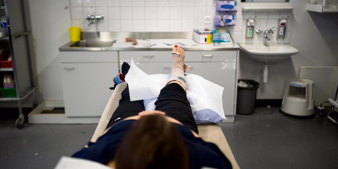 VERLETZUNG, WADENKNOCHENBRUCH, BEINVERLETZUNG, BEINBRUCH, BRUCH, GIPS, GIPSEN, GIPSWECHSEL, GIPSBEIN, GIPSVERBAND, STADTSPITAL TRIEMLI, TRIEMLI, SPITAL TRIEMLI,