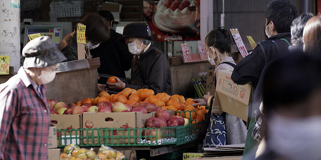 In Japan steigen die Preise nicht mehr - allerdings erhöhen sich die Sorgen, dass erneut eine Phase von Deflation aufkommt. (Archivbild)