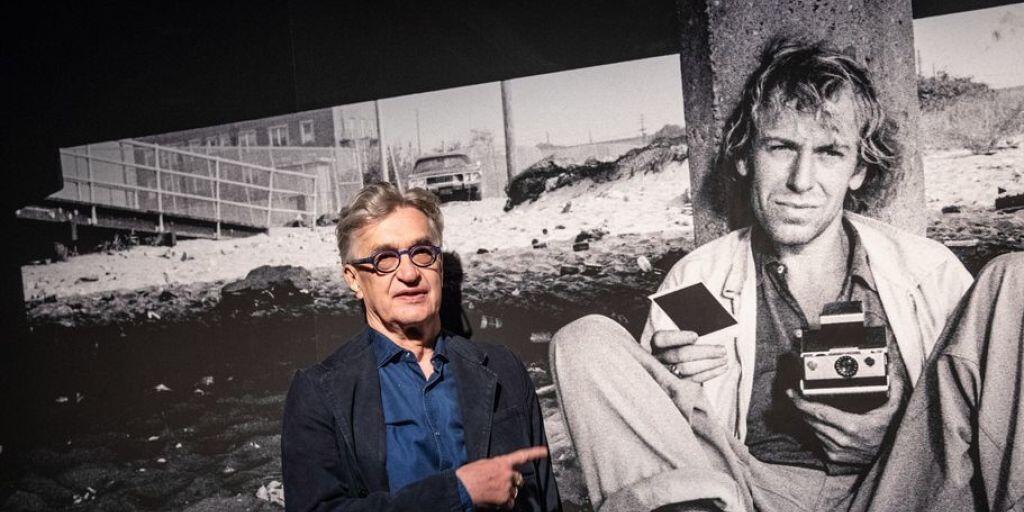 Wim Wenders - hier in seiner Fotoausstellung "Sofort Bilder" in Berlin - erhält am 6. Oktober im Rahmen des Zurich Film Festivals den A Tribute to... Award.