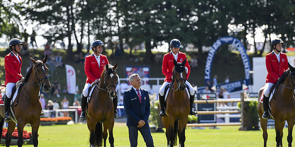 Der Equipenchef Andy Kistler (mitte) und sein Team beim CSIO St. Gallen.