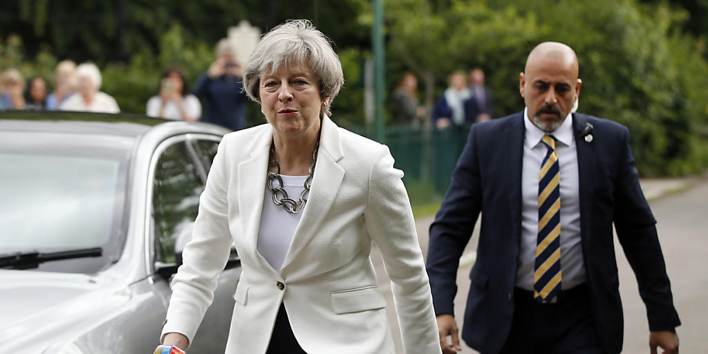Labour ist den Tories von Premierministerin Theresa May gemäss Prognosen bei den britischen Unterhauswahlen dicht auf den Fersen.