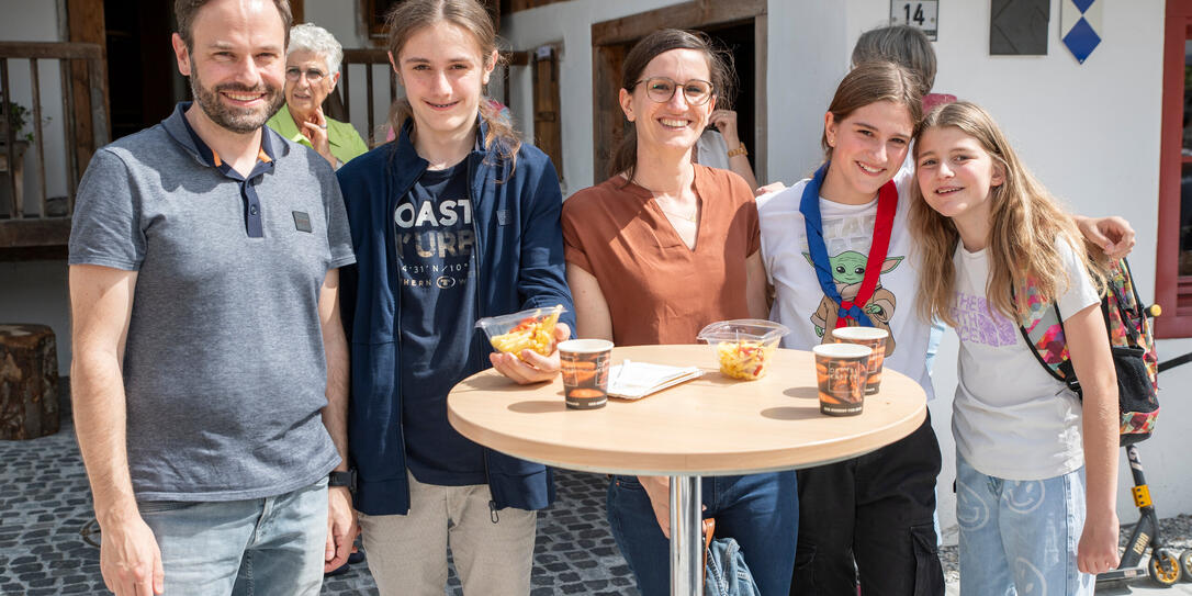 Eröffnung Begegnungsplatz und Ausstellung «Geschichten aus der