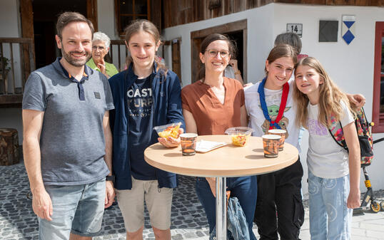 Eröffnung Begegnungsplatz und Ausstellung «Geschichten aus der