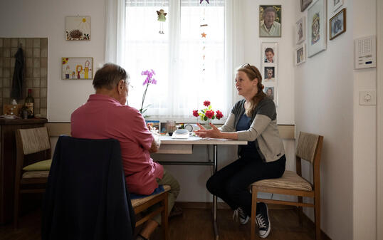 BETREUUNG, SELBSTSTAENDIGKEIT, ALTER, SIEDLUNGSASSITENZ, WOHNASSISTENZ, ALLTAGSHILFE, UNTERSTUETZUNG, SIEDLUNGS- UND WOHNASSISTENZ HORGEN, BERATUNG, ZUHAUSE, ZU HAUSE, BETREUUNG IM ALTER, ALTERSBETREUUNG, ALTER, BETREUUNG IM ALTER,