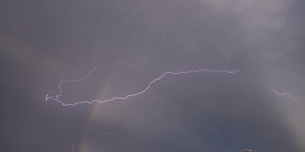 Millionenschäden: Die heftigen Gewitter in der Schweiz in den vergangenen Tagen bescheren den Versicherern hohe Kosten. (Bild: Stadt Bern am 26. Mai 2018)