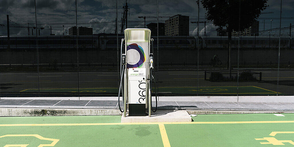 Tesla und Uber gründen Interessenverband für E-Autos in den USA. (Symbolbild) Tesla und Uber gründen Interessenverband für E-Autos in den USA. (Symbolbild)