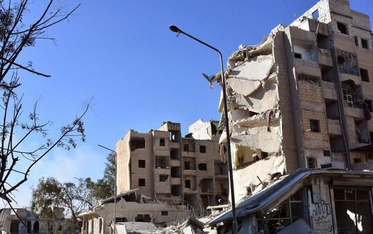 Zerstörte Häuser in einem der östlichen Viertel Aleppos. Die syrischen Regierungstruppen erzielen in der Metropole immer grössere Gebietsgewinne.