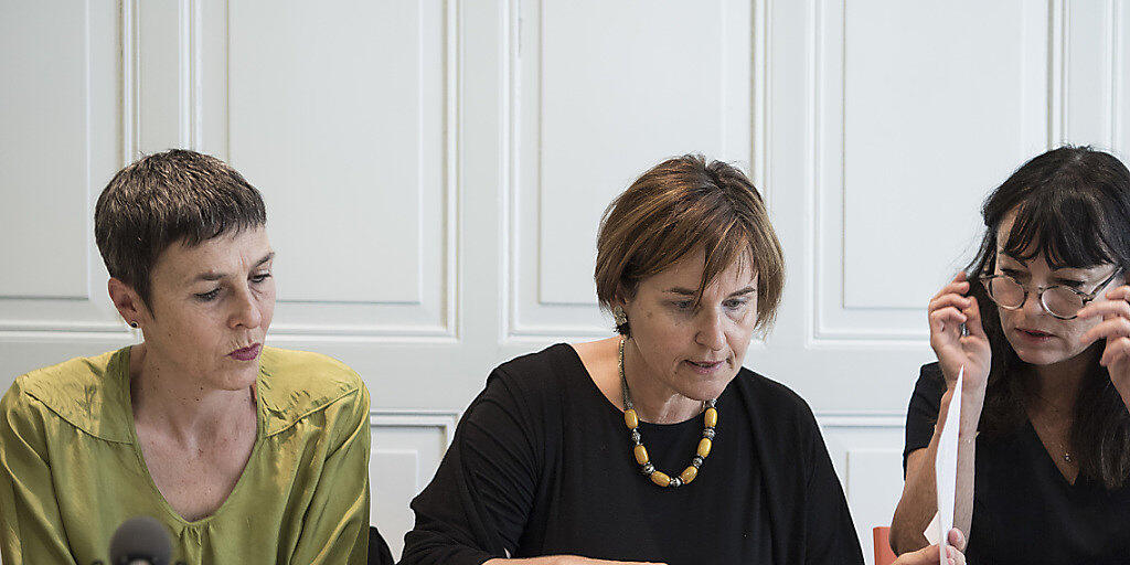 Die St. Gallerin Barbara Gysi (links) oder die Tessinerin Marina Carobbio (Mitte): Eine der beiden SP-Nationalrätinnen soll laut der SGB-Frauenkommission die Nachfolge von Paul Rechsteiner antreten. (Archiv)