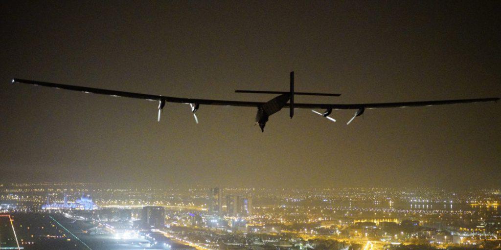Auf dem Bild ist die Solar Impulse 2 während ihrer Weltumrundung zu sehen. Am Dienstag ist der Solarflieger in Kisten zerlegt in Dübendorf eingetroffen. (Archivbild)