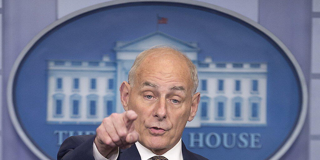Trump kündigt den Abgang von Stabschef John Kelly an. (Archiv)