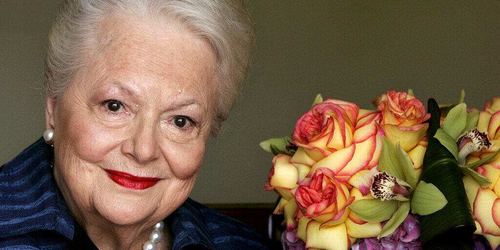 ARCHIV - Schauspielerin Olivia de Havilland, die die dem Untergang geweihte Südstaatenschönheit Melanie in «Vom Winde verweht» spielte, ist im Alter von 104 Jahren in Paris gestorben. Foto: Kevork Djansezian/AP/dpa ARCHIV - Schauspielerin Olivia de Havilland, die die dem Untergang geweihte Südstaatenschönheit Melanie in «Vom Winde verweht» spielte, ist im Alter von 104 Jahren in Paris gestorben. Foto: Kevork Djansezian/AP/dpa