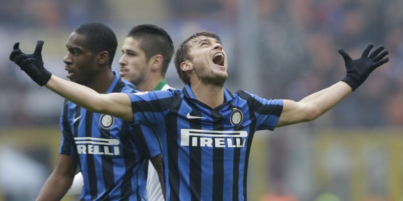Ärgert sich über eine vergebene Torchance und Inter Mailands Niederlage: Adem Ljajic (mit ausgebreiteten Armen)