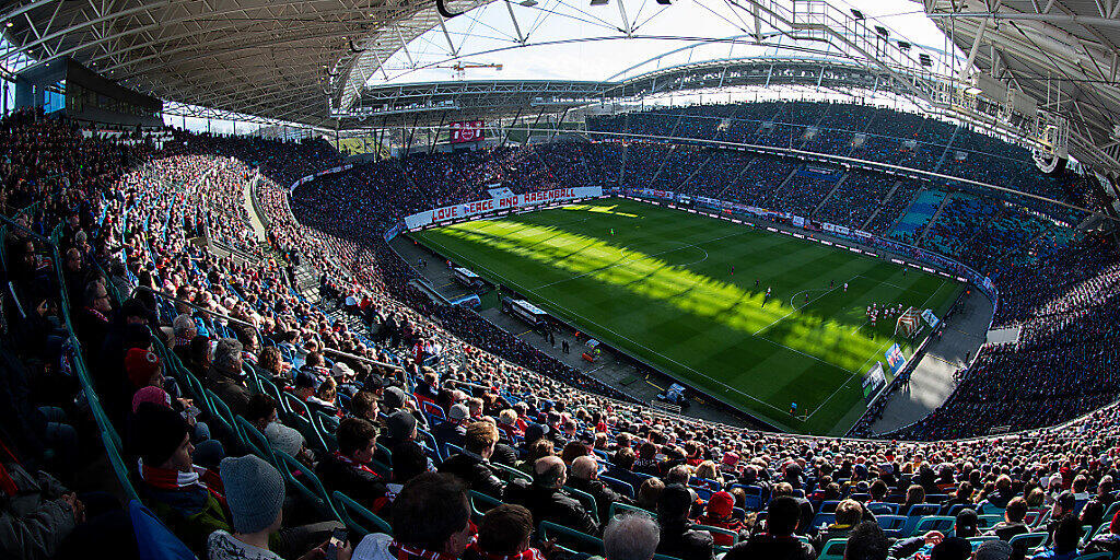 In Deutschland dürfen die Fans zumindest probehalber und in kleinen Teilen wieder zurück ins Stadion In Deutschland dürfen die Fans zumindest probehalber und in kleinen Teilen wieder zurück ins Stadion