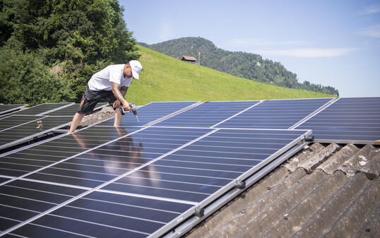 GEWERBEHALLE, PHOTOVOLTAIK, PV, SONNENENERGIE, SOLARENERGIE, SOLARSTROM, SOLARZELLEN, SOLARANLAGE, SOLAR-ANLAGE, SOLARPANEL, SOLAR-PANEL, SOLARMODUL, SOLAR-MODUL, STROM, SONNENKOLLEKTOR, SONNENKOLLEKTOREN, PV-MODUL, PHOTOPHOLTAIKMODUL, PV-ANLAGE, PHOTOVOLT